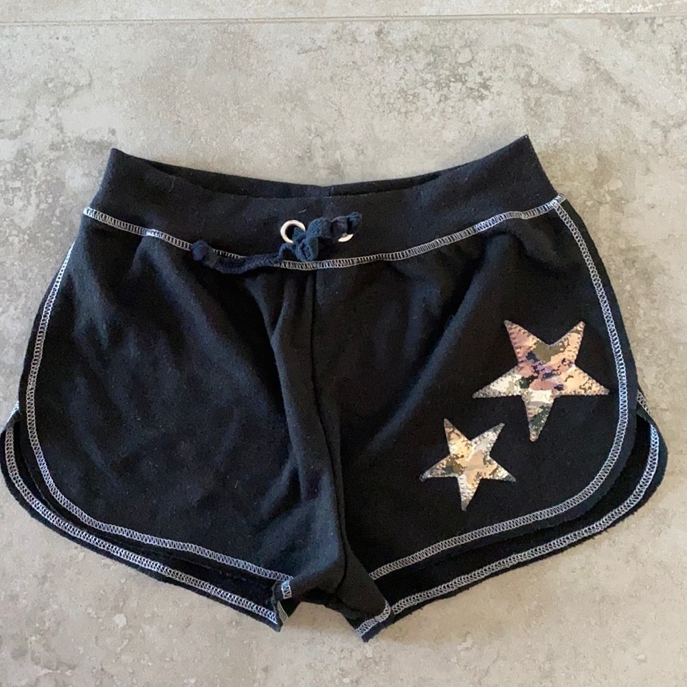 Random Hearts Girls Camo Star Shorts